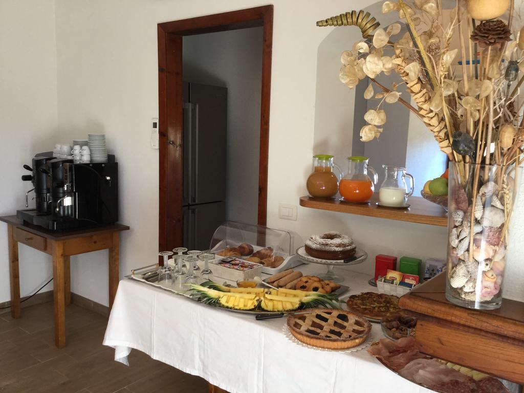 Il Giardino Di Daniela Bed & Breakfast San Teodoro  Eksteriør bilde