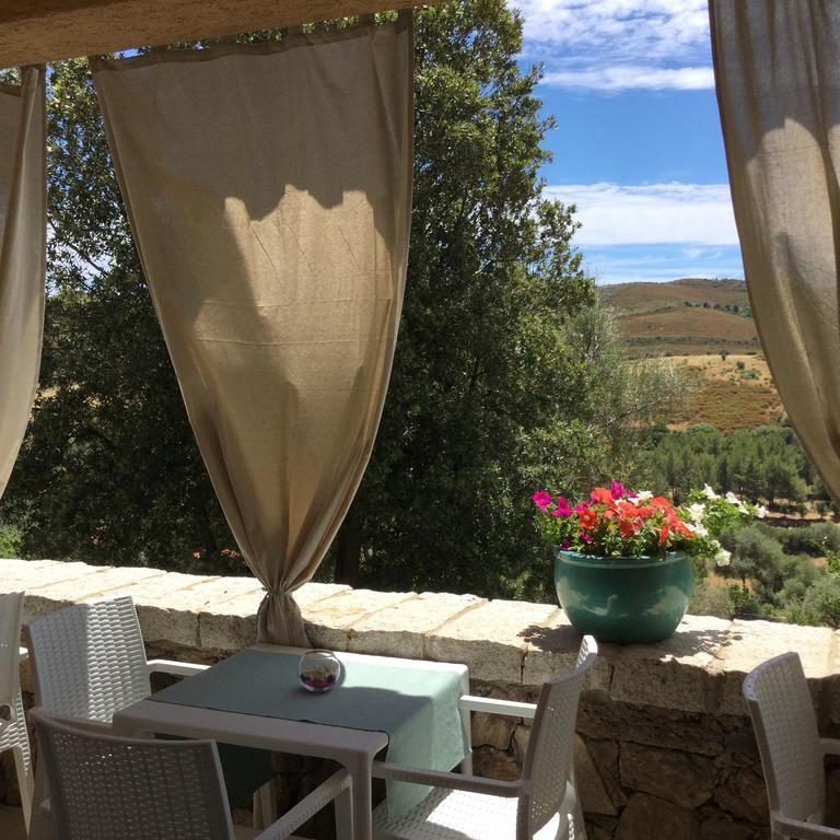 Il Giardino Di Daniela Bed & Breakfast San Teodoro  Eksteriør bilde